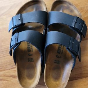 Black Arizona Birkenstocks 37 or 6